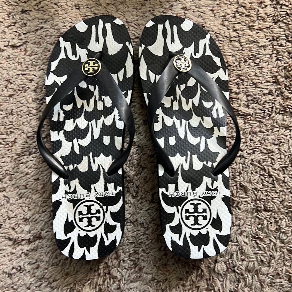 Tory Burch Black/white platform flip flip size 9